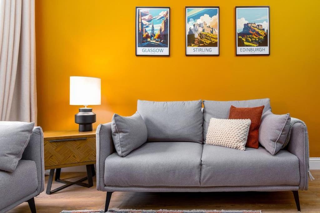 The Stylish 3-Bedroom Maisonette Retreat สเตอร์ลิง ภายนอก รูปภาพ