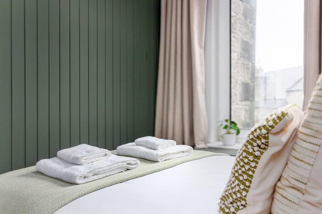 The Stylish 3-Bedroom Maisonette Retreat สเตอร์ลิง ภายนอก รูปภาพ