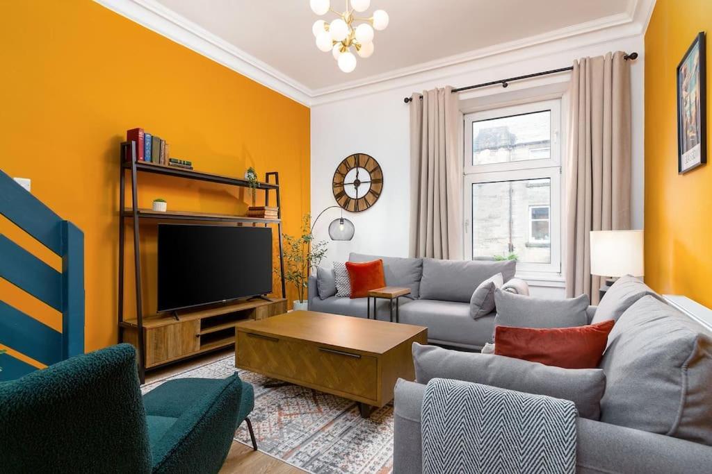 The Stylish 3-Bedroom Maisonette Retreat สเตอร์ลิง ภายนอก รูปภาพ