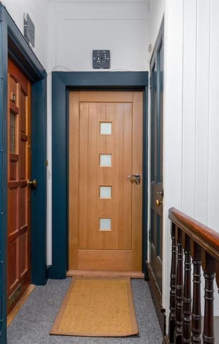 The Stylish 3-Bedroom Maisonette Retreat สเตอร์ลิง ภายนอก รูปภาพ