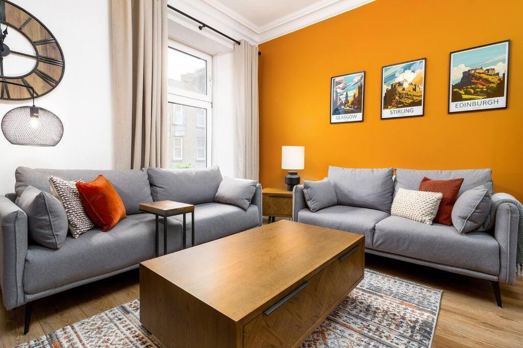 The Stylish 3-Bedroom Maisonette Retreat สเตอร์ลิง ภายนอก รูปภาพ