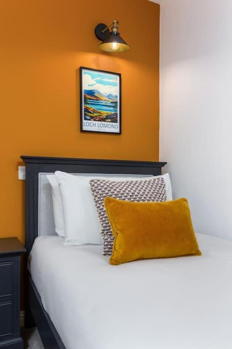The Stylish 3-Bedroom Maisonette Retreat สเตอร์ลิง ภายนอก รูปภาพ