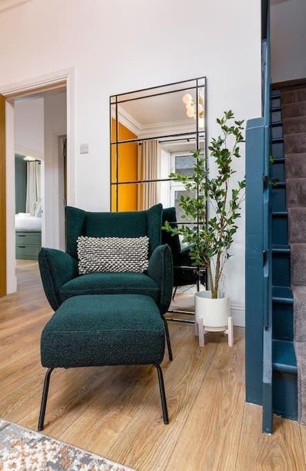 The Stylish 3-Bedroom Maisonette Retreat สเตอร์ลิง ภายนอก รูปภาพ