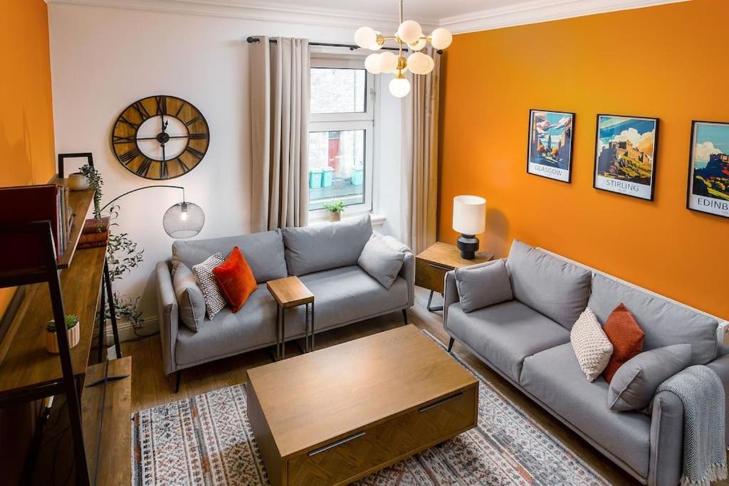 The Stylish 3-Bedroom Maisonette Retreat สเตอร์ลิง ภายนอก รูปภาพ